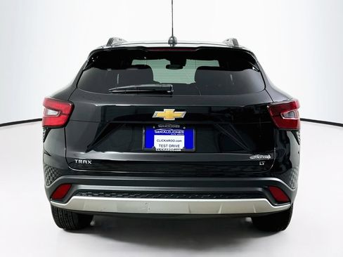 Used 2025 Chevrolet Trax LT w/ LT Convenience Package FWD image 15
