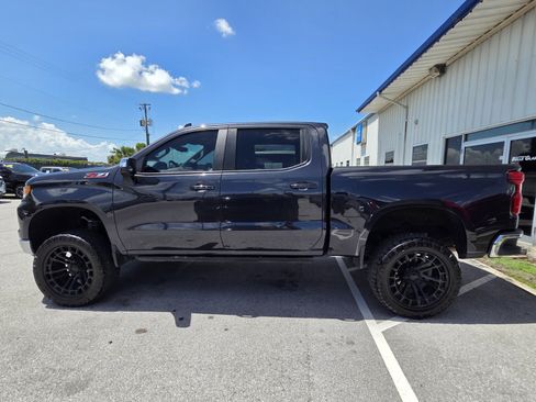Used 2024 Chevrolet Silverado 1500 LT AWD/4WD image 2
