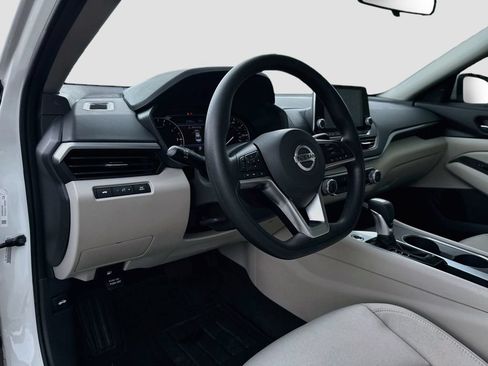 Used 2022 Nissan Altima 2.5 SV FWD image 9