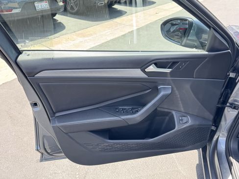 Certified 2023 Volkswagen Jetta SE w/ Panoramic Sunroof Package FWD image 14