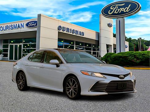 Used 2021 Toyota Camry XLE w/ Navigation Package image 1