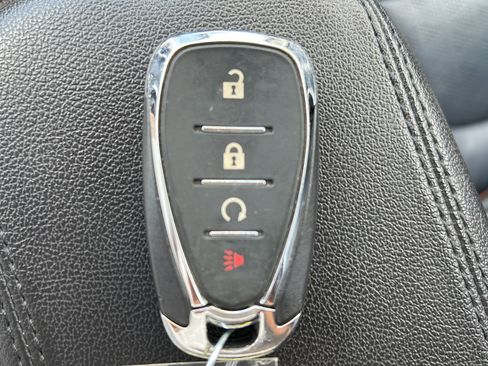 Used 2022 Chevrolet Bolt EUV LT w/ Convenience Package FWD image 27