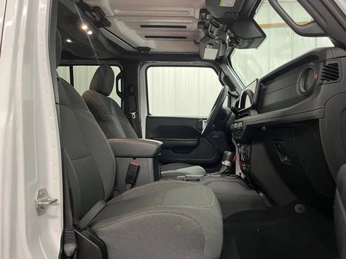 Used 2024 Jeep Wrangler Unlimited Rubicon AWD/4WD image 28