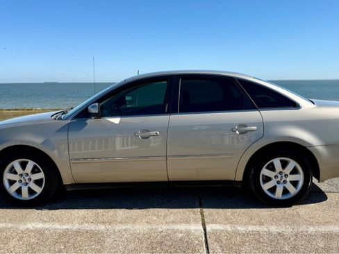 Used 2005 Ford Five Hundred SEL image 8