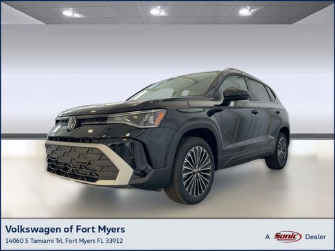 New 2026 Volkswagen Taos SE image 1