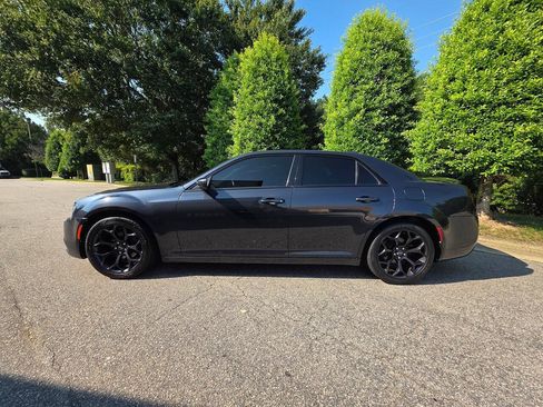Used 2019 Chrysler 300 S RWD image 2