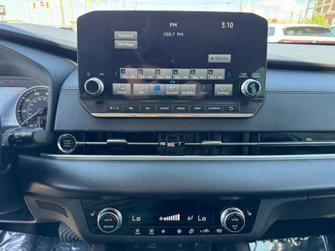 Used 2022 Mitsubishi Outlander SE AWD/4WD image 16