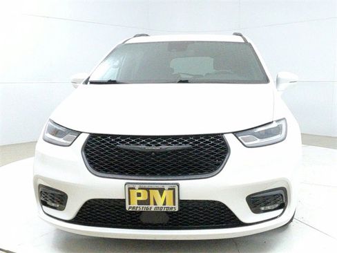 Used 2021 Chrysler Pacifica Touring w/ S Appearance Package image 2