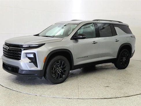 New 2026 Chevrolet Traverse LT w/ Midnight/Sport Edition AWD/4WD image 3