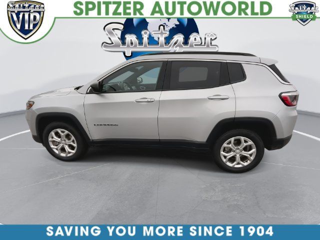 Used 2024 Jeep Compass Latitude AWD/4WD image 5
