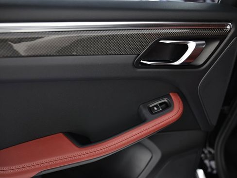 New 2026 Porsche Macan image 25