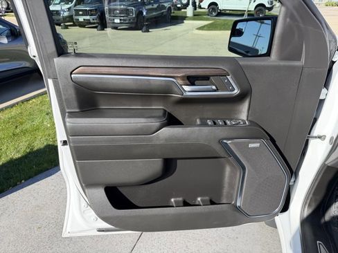 Used 2024 Chevrolet Silverado 1500 LT Trail Boss w/ Convenience Package II image 8