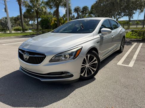 Used 2018 Buick LaCrosse Essence FWD image 2