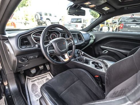 Used 2016 Dodge Challenger R/T Scat Pack w/ Leather Interior Group RWD image 17
