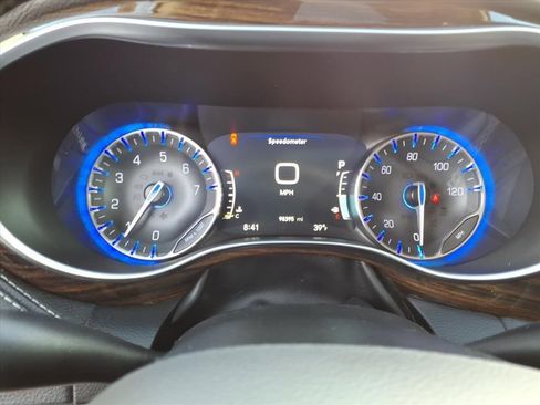 Used 2023 Chrysler Pacifica Limited image 29