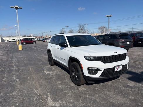 New 2025 Jeep Grand Cherokee Limited w/ Black Appearance Package image 8
