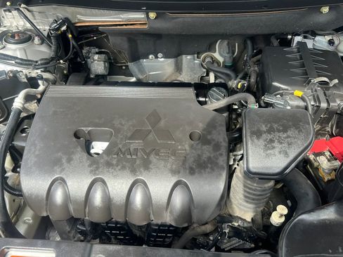 Used 2019 Mitsubishi Outlander SEL image 24