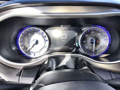 Used 2024 Chrysler Pacifica Touring-L image 15