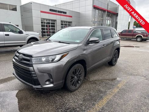 Used 2019 Toyota Highlander SE AWD/4WD image 1