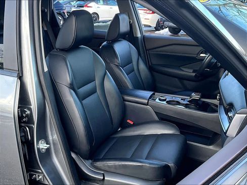 Used 2023 Nissan Rogue SV w/ SV Premium B Package image 11