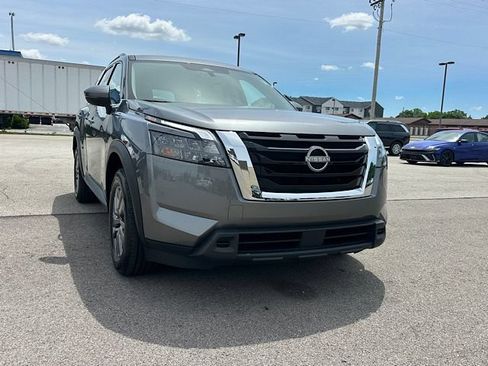 Used 2025 Nissan Pathfinder SV FWD image 11