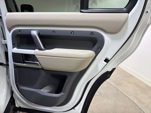 Used 2024 Land Rover Defender 110 X-Dynamic SE image 26