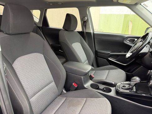 Used 2021 Kia Soul EX image 32