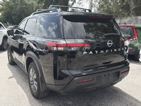 Used 2024 Nissan Pathfinder SV FWD image 8