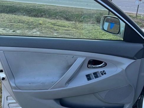 Used 2010 Toyota Camry LE image 19