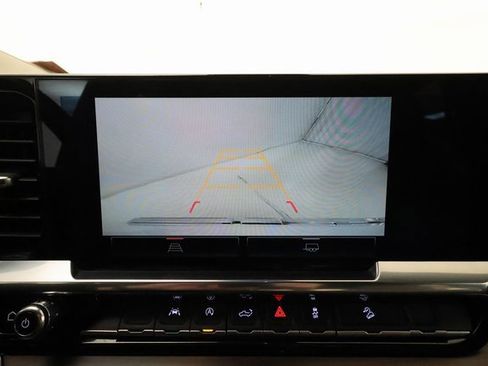 Used 2023 GMC Sierra 1500 SLT w/ SLT Premium Package image 16