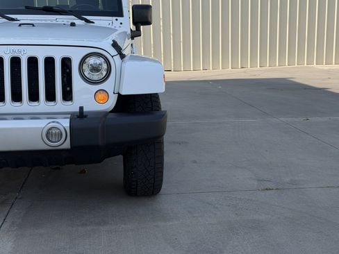 Used 2017 Jeep Wrangler Unlimited Sahara w/ Connectivity Group AWD/4WD image 10