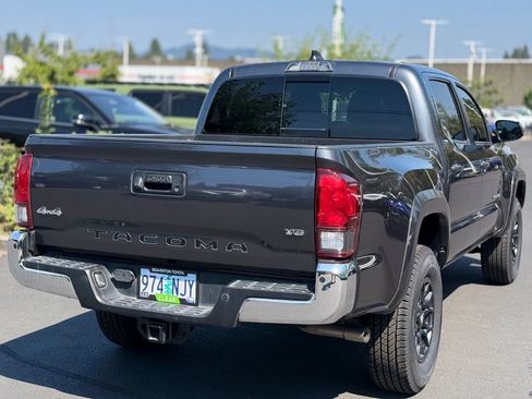 Certified 2021 Toyota Tacoma SR5 AWD/4WD image 5
