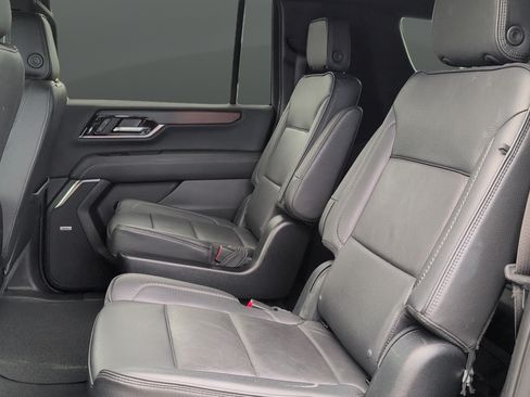 Used 2025 GMC Yukon XL Denali AWD/4WD image 26