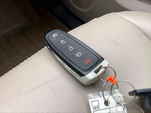 Used 2018 Ford Escape Titanium w/ Ford Safe & Smart Package image 15