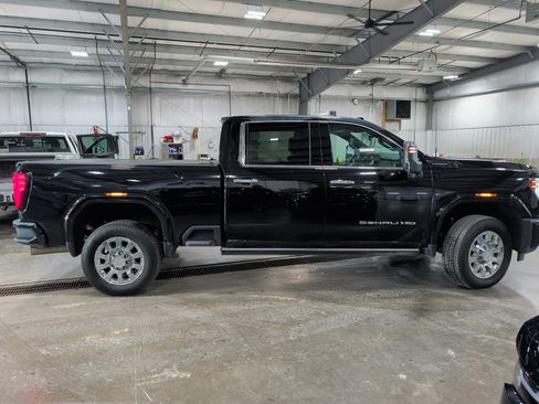 Used 2024 GMC Sierra 3500 Denali Ultimate AWD/4WD image 2