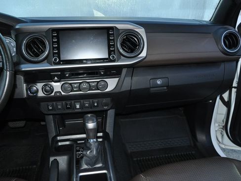 Used 2020 Toyota Tacoma Limited image 21