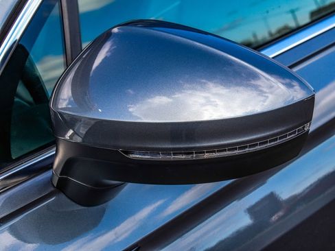 Used 2022 Volkswagen Tiguan SEL R-Line image 49