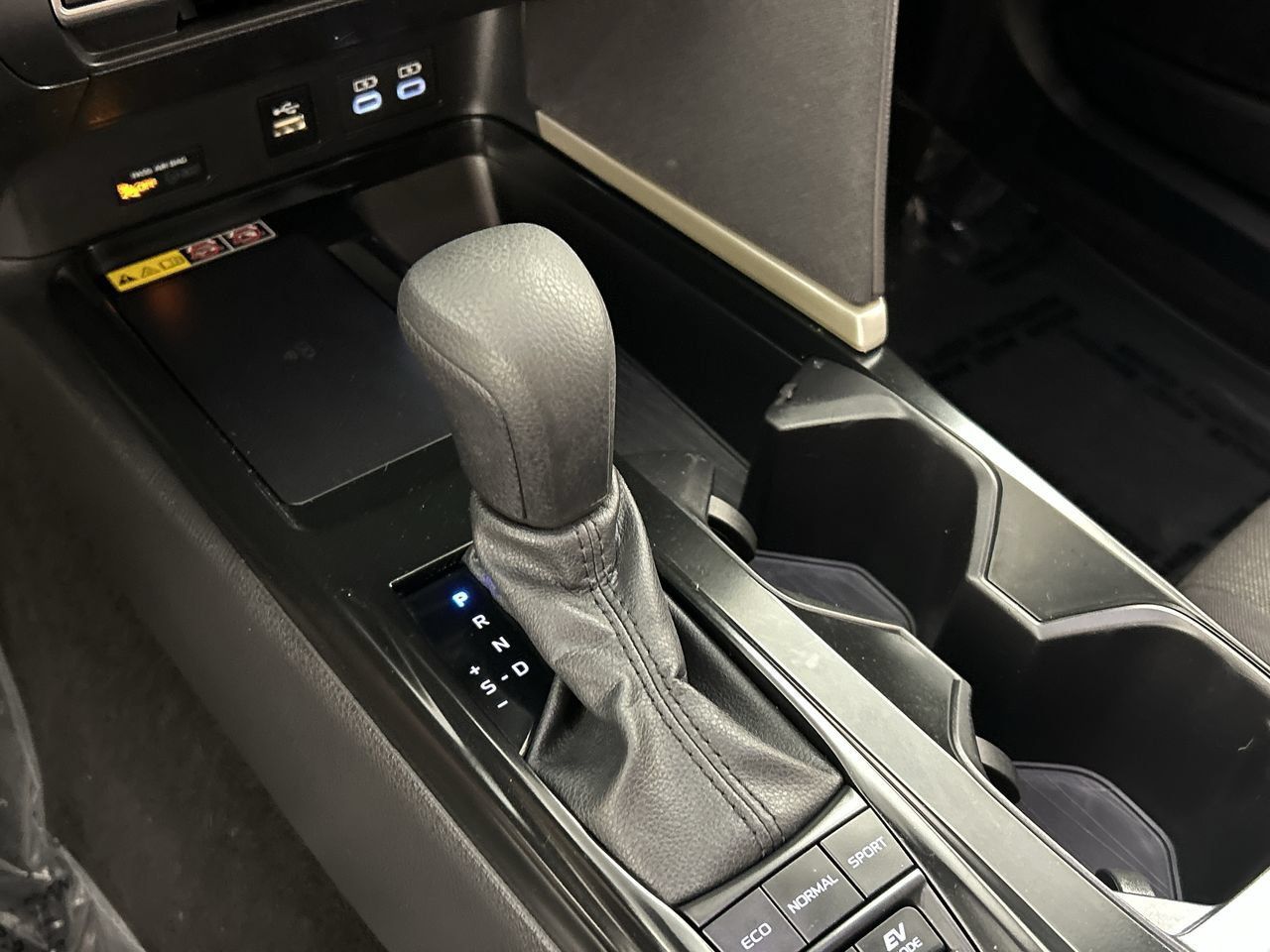 Used 2025 Toyota Camry LE w/ Convenience Package FWD image 16