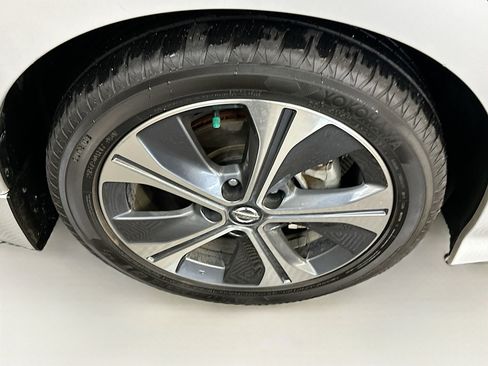 Used 2018 Nissan Leaf SV image 11