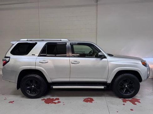 Used 2015 Toyota 4Runner SR5 AWD/4WD image 2