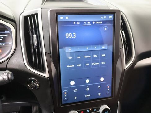 Used 2021 Ford Edge SE image 5