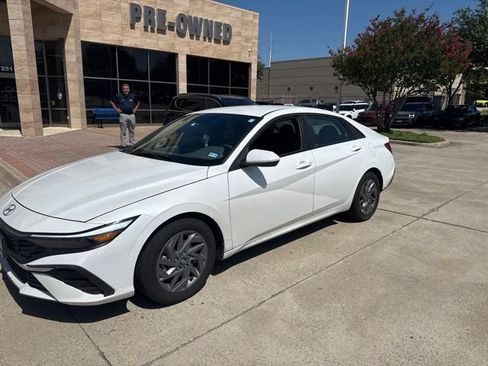 Certified 2024 Hyundai Elantra SEL FWD image 2