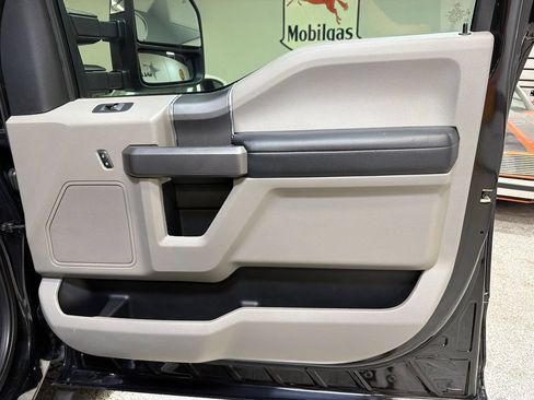 Used 2019 Ford F250 XLT w/ XLT Premium Package AWD/4WD image 38