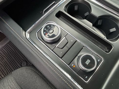 Used 2023 Ford Expedition XLT image 18