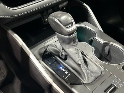 Used 2021 Toyota Highlander XLE AWD/4WD image 41