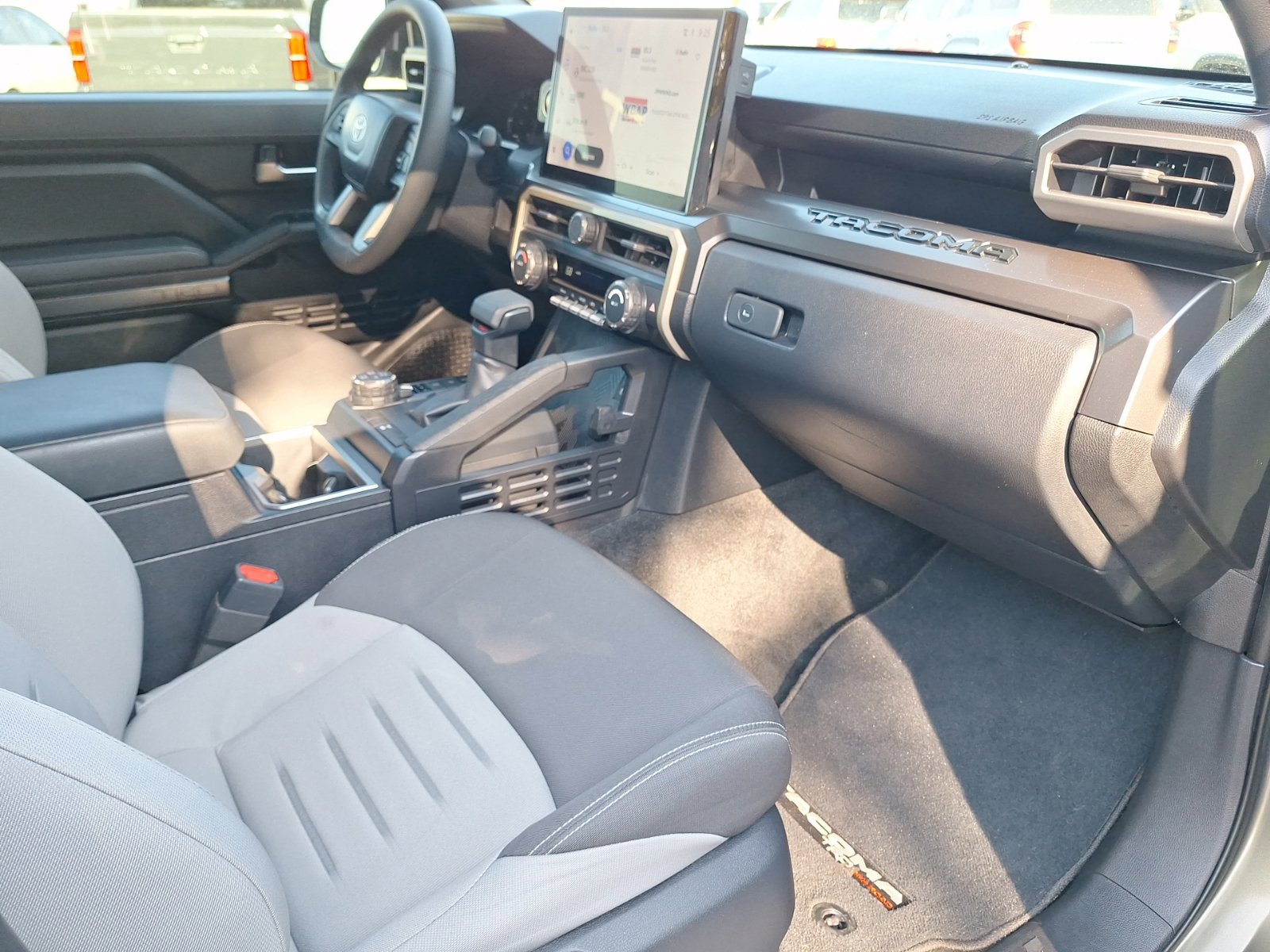 Used 2025 Toyota Tacoma TRD Off-Road AWD/4WD image 33