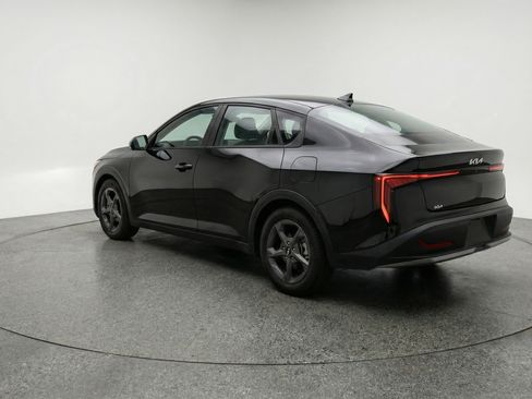 Used 2025 Kia K4 LXS image 6