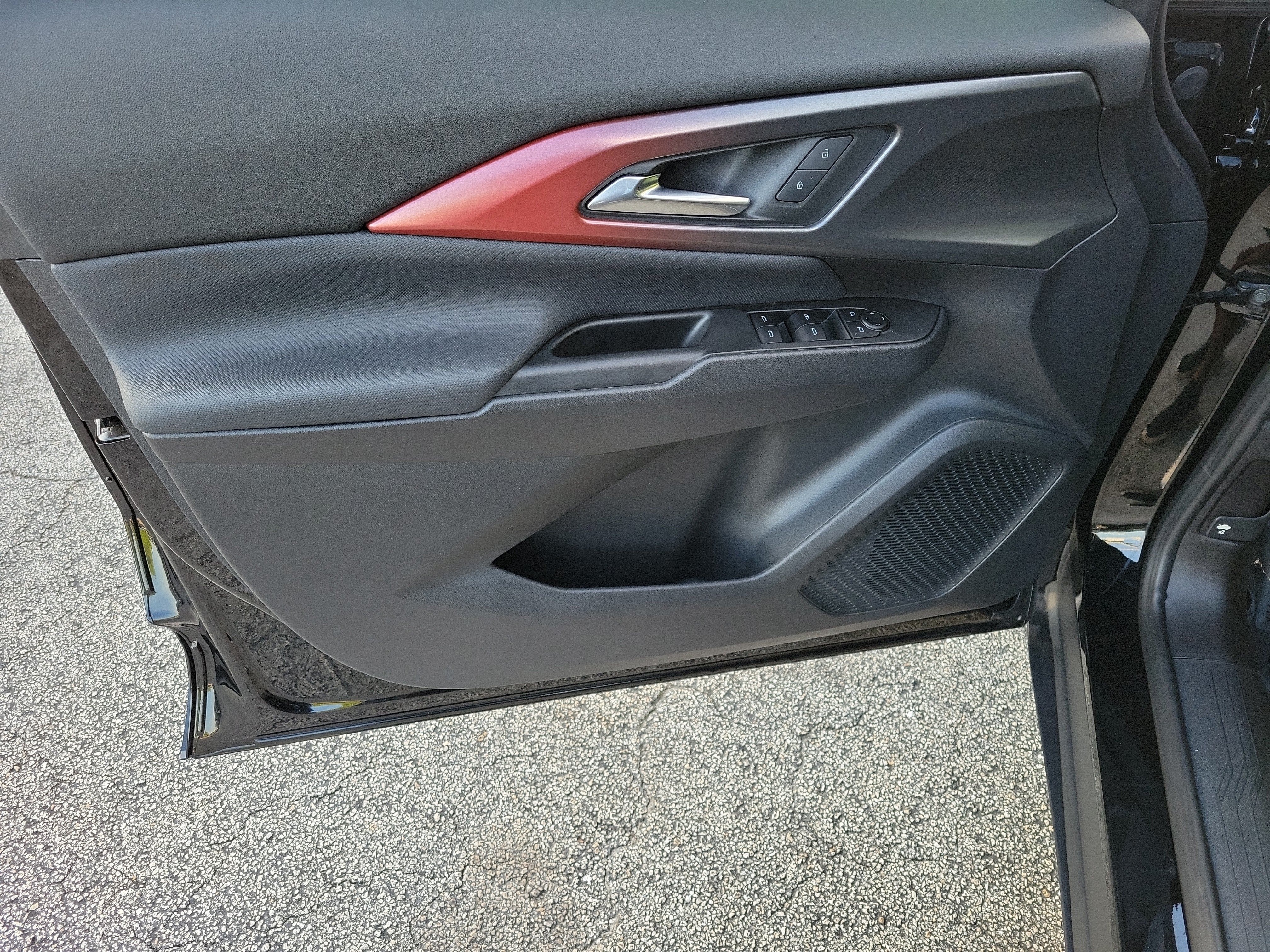 Used 2024 Chevrolet Equinox EV RS FWD image 23