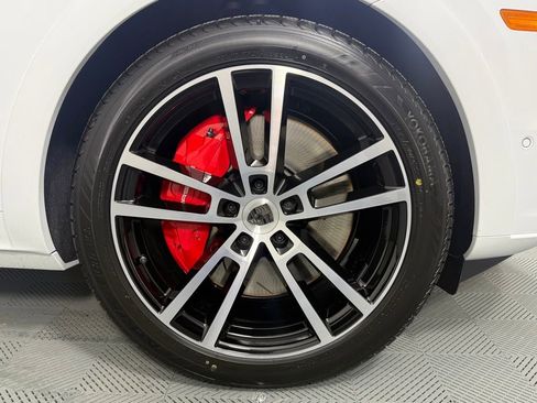 Certified 2025 Porsche Cayenne Turbo image 14