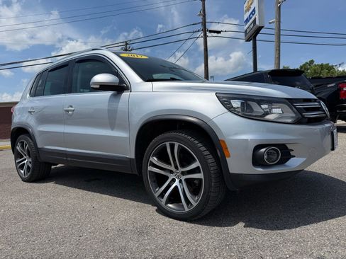 Used 2017 Volkswagen Tiguan SEL AWD/4WD image 10